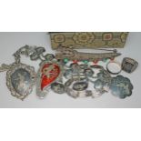 Assorted Siam jewellery marked 'Sterling' and a Chinese finger guard brooch set with turquoise and