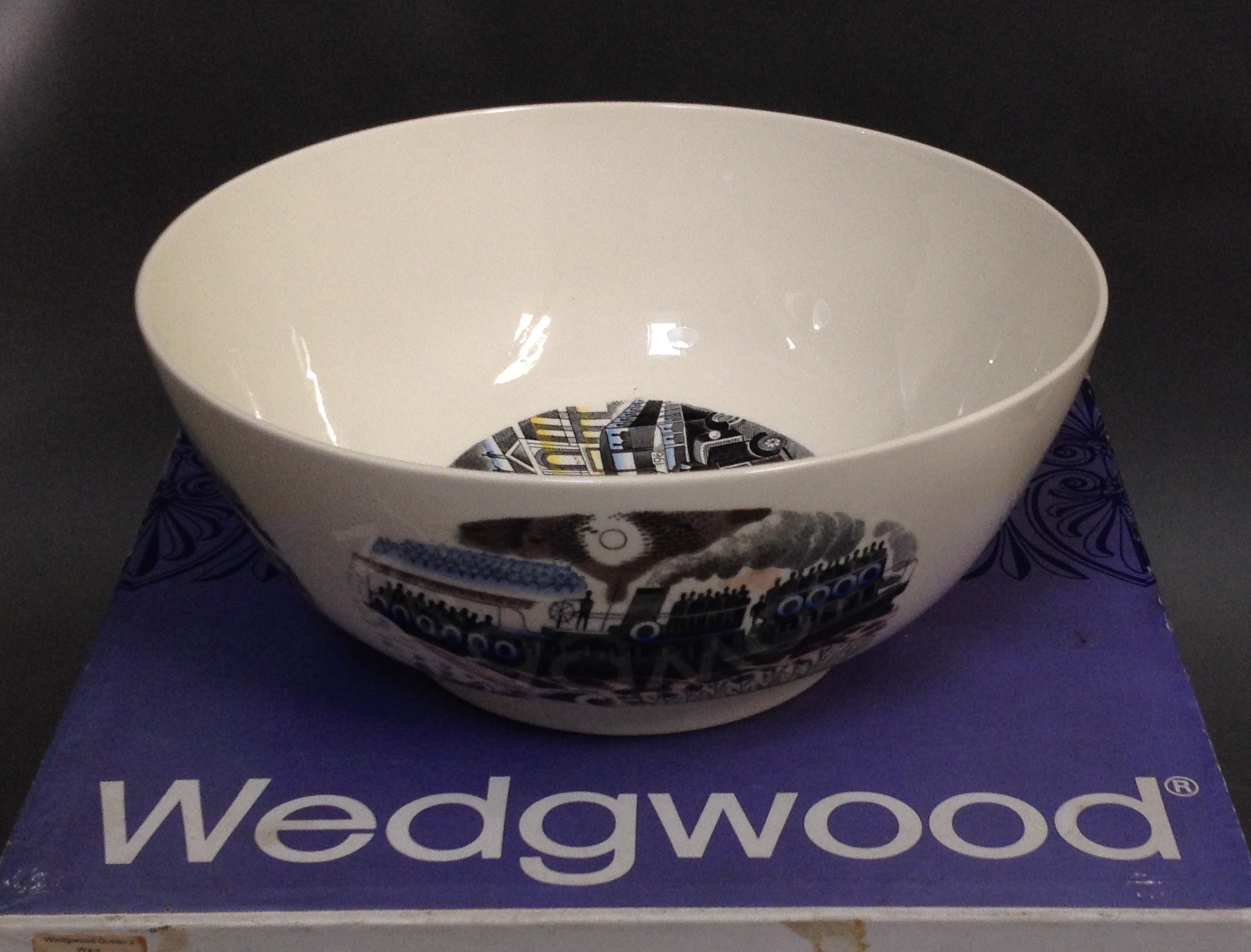 A 1975 Wedgwood Boat Race bowl designed by Eric Ravilious , limited edition no. 133/200, with box