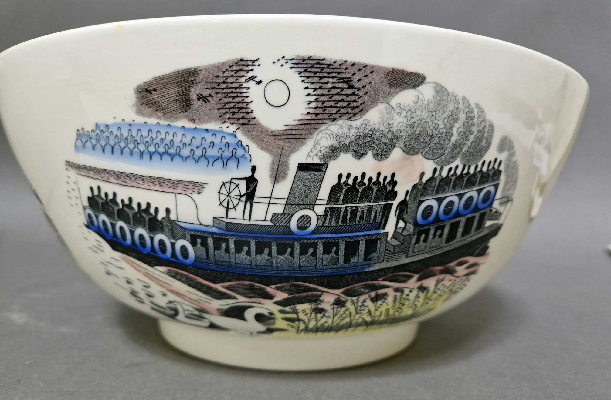 A 1975 Wedgwood Boat Race bowl designed by Eric Ravilious , limited edition no. 133/200, with box - Image 9 of 11