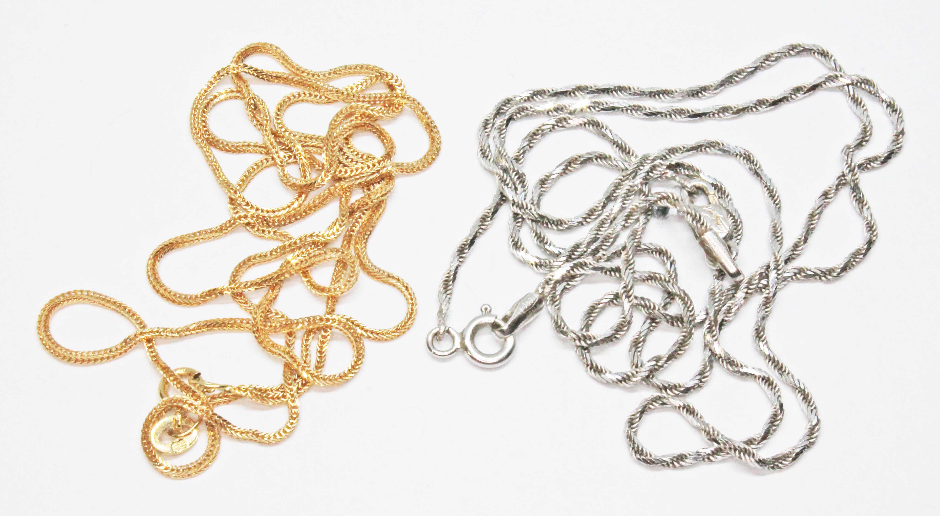 Two fine chains, marked '750', length approx. 54cm each, wt. 7.7g.