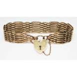 A hallmarked 9ct gold bracelet with heart shaped padlock clasp, length 16cm, wt. 25.1g.