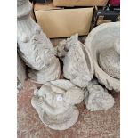 4 small concrete garden ornaments - 2 cherubs, and 2 wall mounting