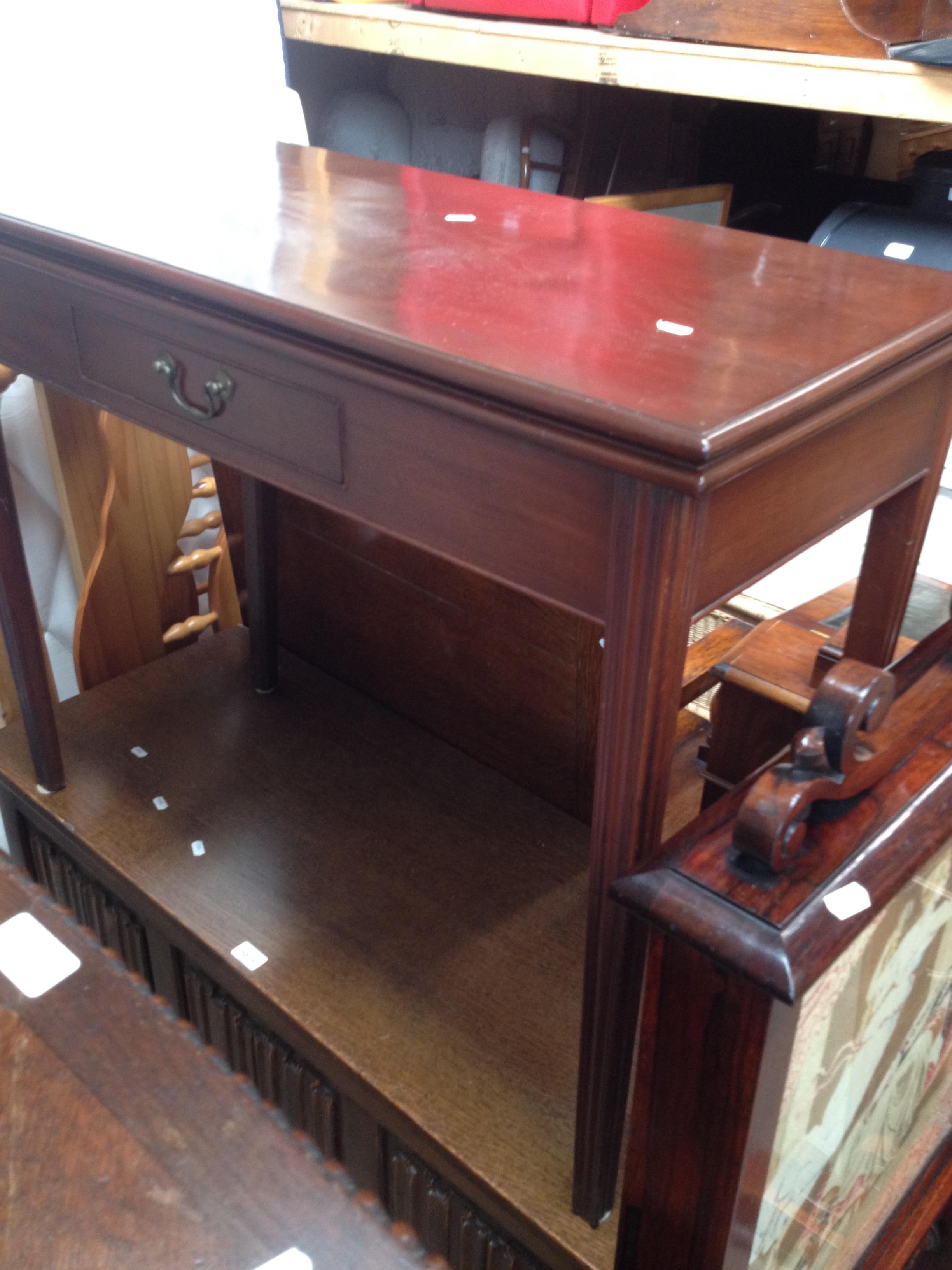 A George III mahogany fold top tea table, width 91.5cm.