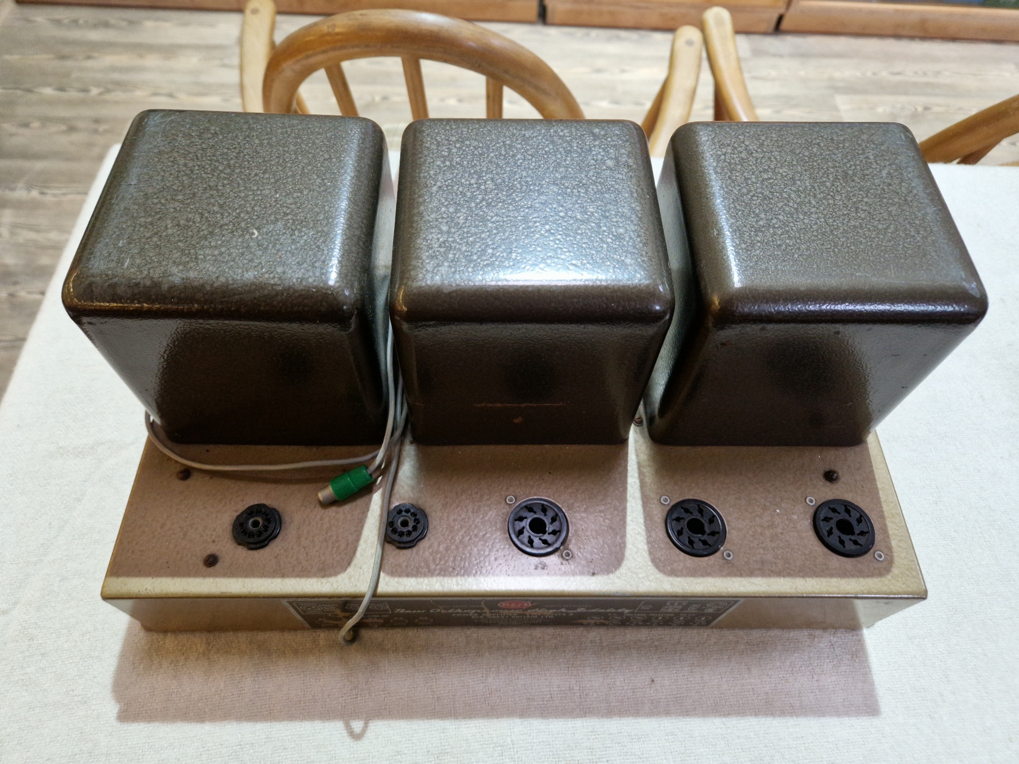 Vintage amplifiers comprising an RCA LMI 32216 A, a Richard Allen and another unmarked. - Image 6 of 7