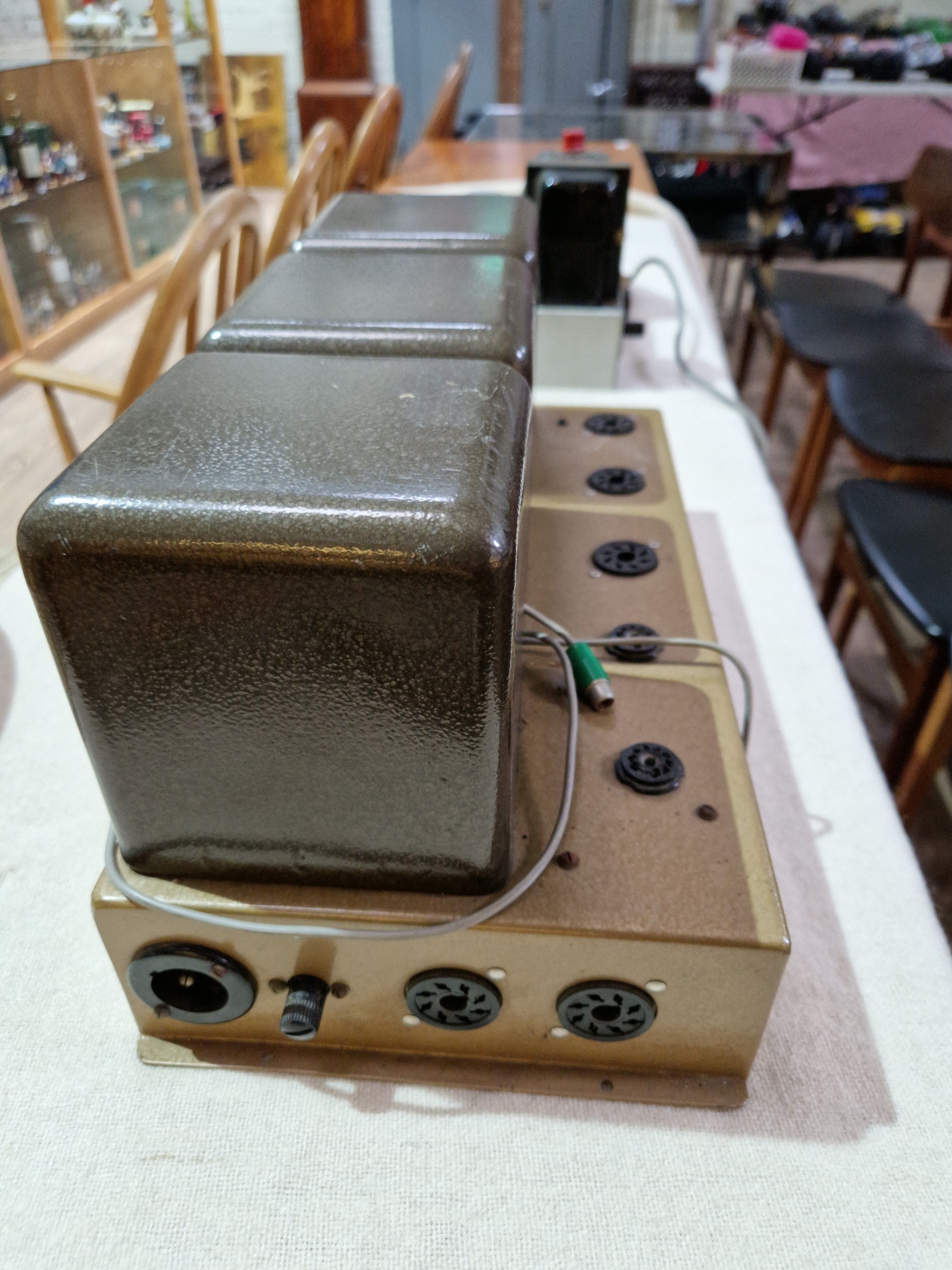 Vintage amplifiers comprising an RCA LMI 32216 A, a Richard Allen and another unmarked. - Image 3 of 7