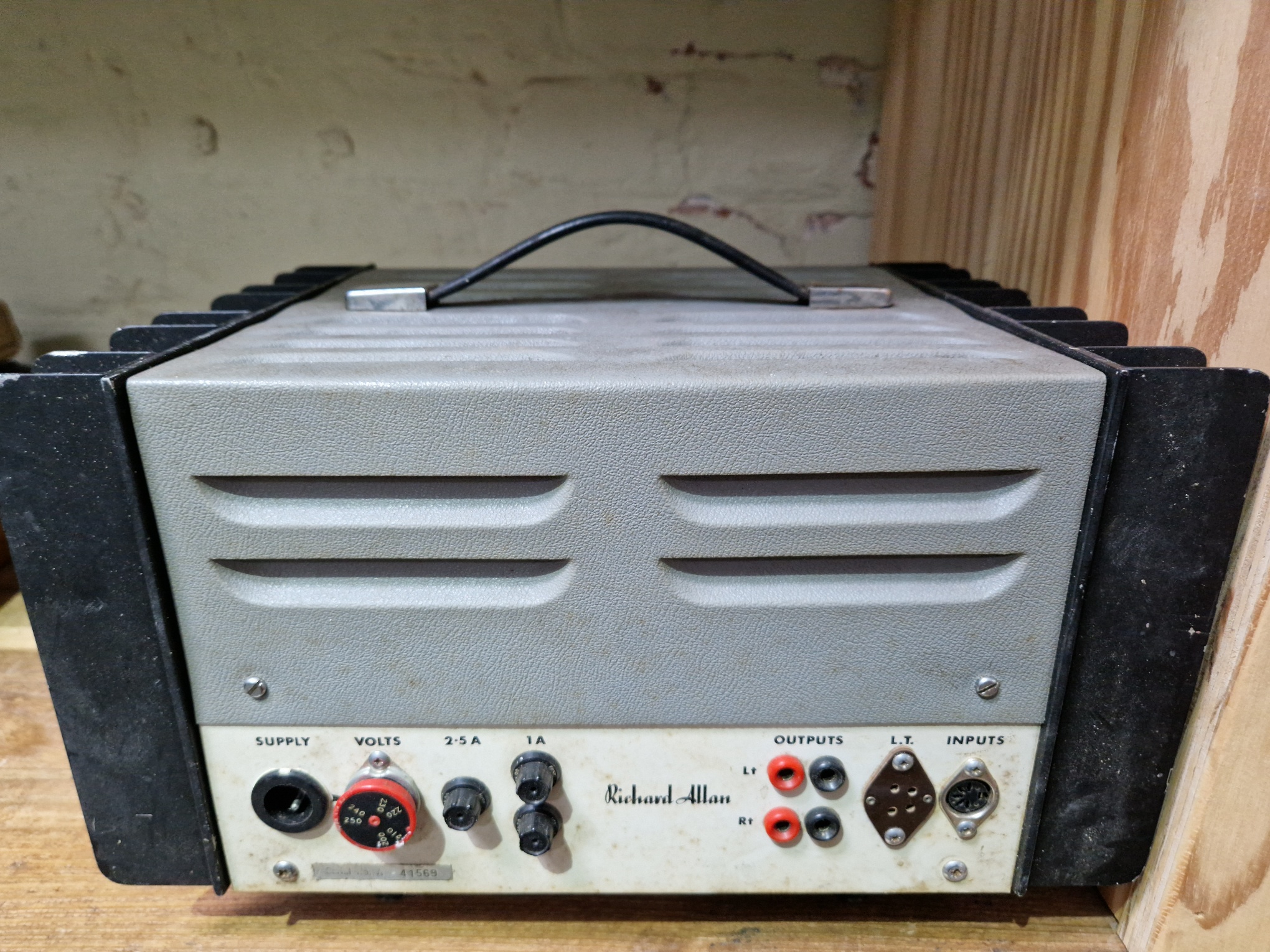 Vintage amplifiers comprising an RCA LMI 32216 A, a Richard Allen and another unmarked. - Image 7 of 7