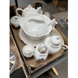 A box of mixed ceramics including Aynsley pottery, Bavarian Schumann tea set, white pottery teapot
