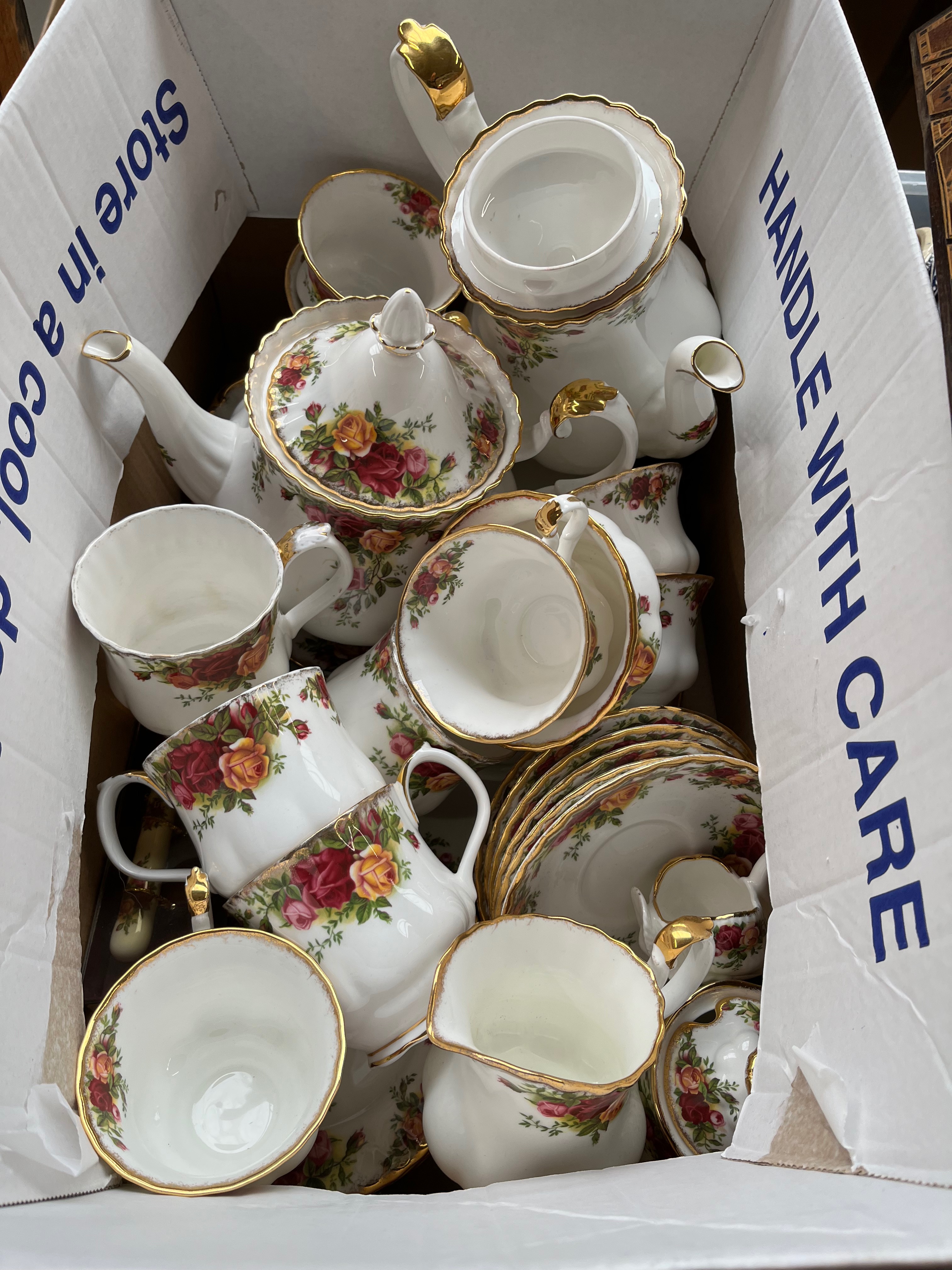 Royal Albert Old Country Roses; 4 mugs, teapot, coffee pot, milk jug, sugar bowl, 6 cups, 6 saucers,