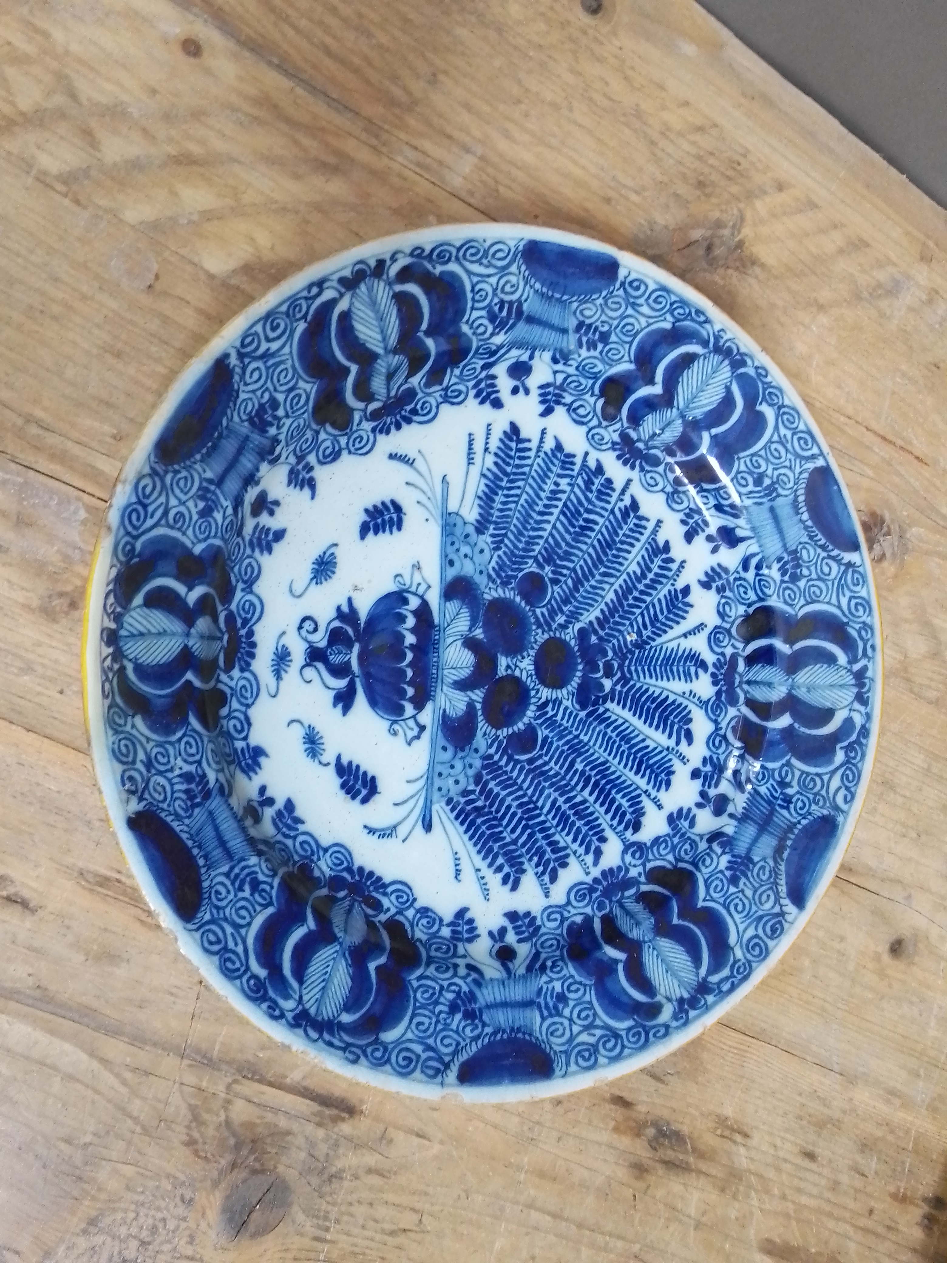 A group of six delft dishes. - Image 4 of 14