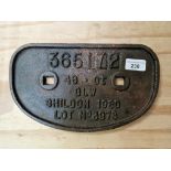 A Shildon cast iron railway wagon plate, 365172 46 ot GLW SHILDON 1980 Lot No 3978.