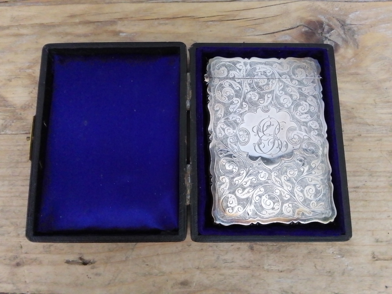 A cased Edward VII silver card case, Thomas Hayes, Birmingham 1901, 68mm x 96mm, wt. 1 3/4ozt,