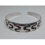 A Norwegian silver bangle by David Andersen, diam. approx. 6cm, wt. 40g.