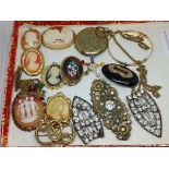 A tray of assorted and later yellow metal jewellery.