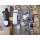 A mixed lot of watches.