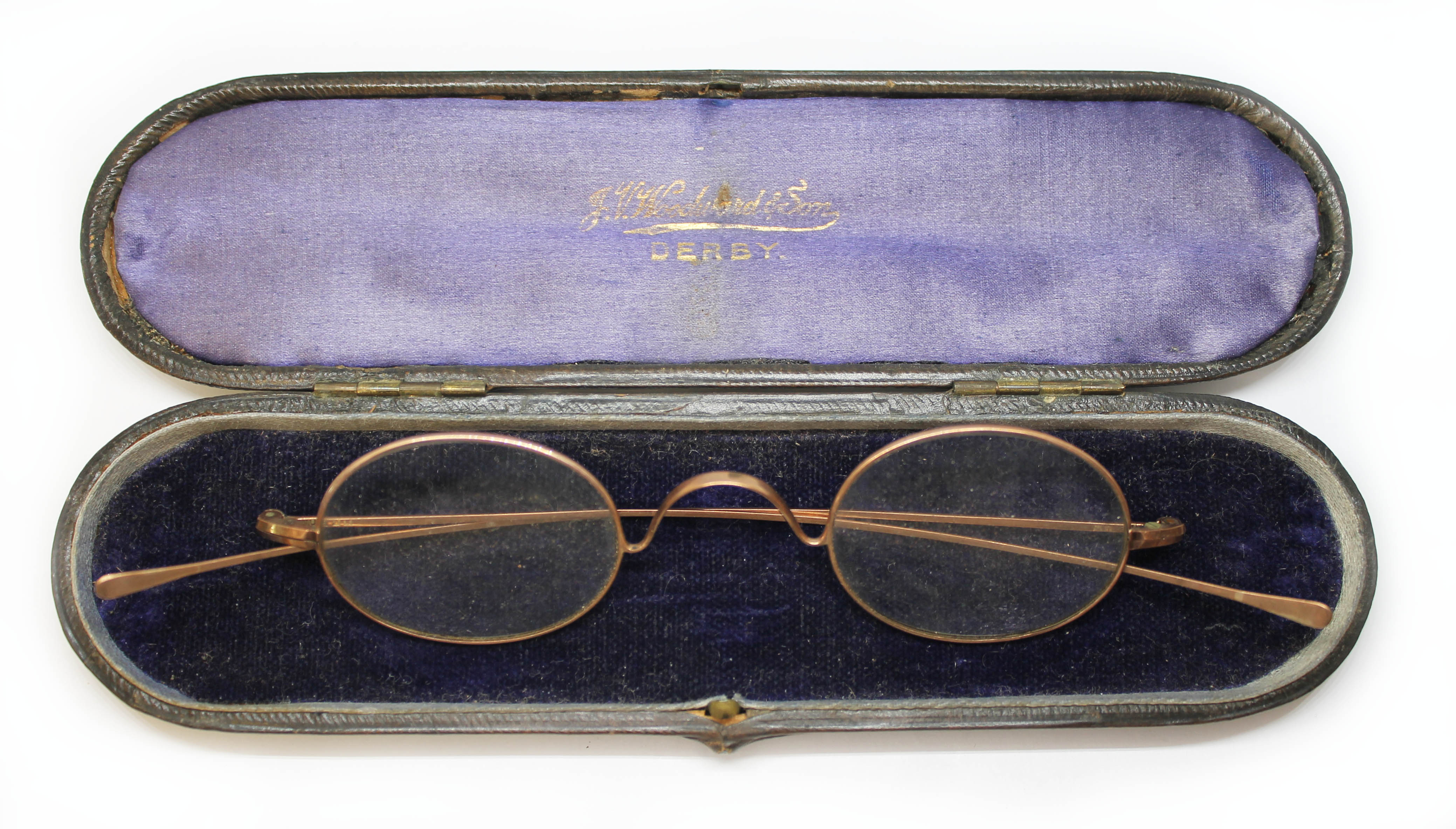 A pair of antique hallmarked 9ct gold spectacles, gross wt. 12.3g.