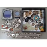 A tray of costume jewellery and collectables to include brooches, necklace, Scottish, silver bound