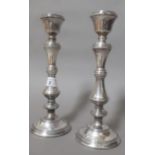 A pair of silver candlesticks, W I Broadway & Co, Birmingham, 1976, height 27.4cm.