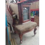 A Victorian spoon back nursing chair, a small corner cabinet and a brass paraffin lamp - no shade