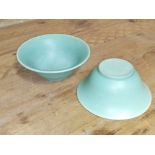 A pair of Pilkingtons Royal Lancastrian bowls by Eric Bridges, diameter 14cm each.