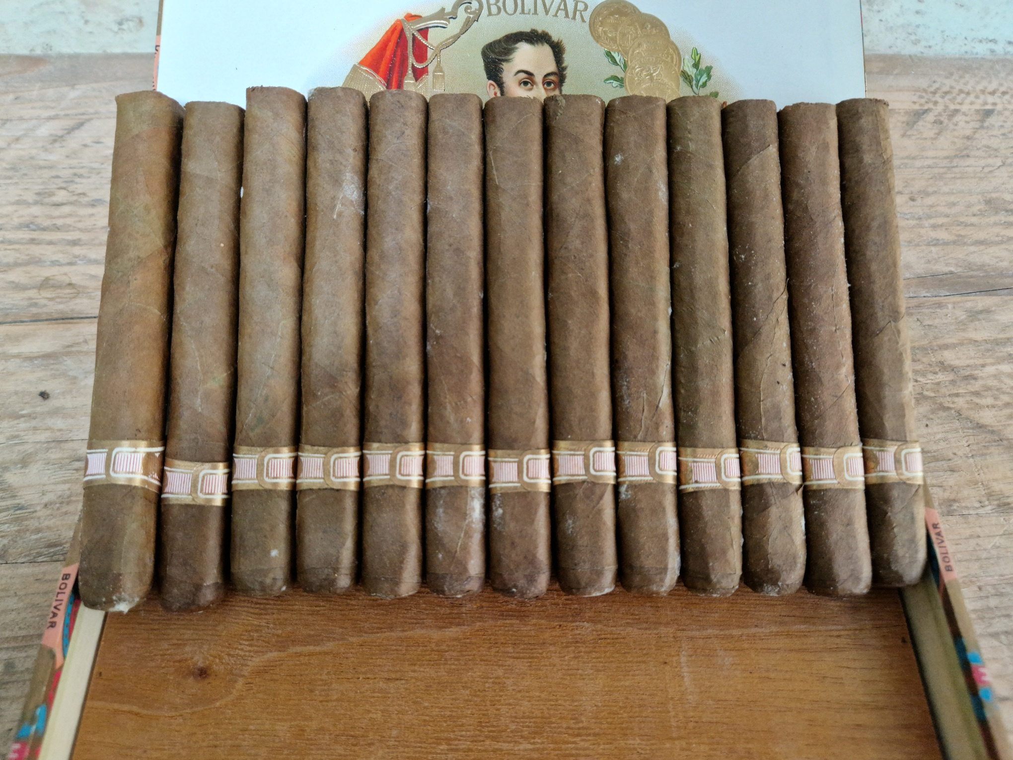 A collection of assorted cigars to include a box of 25 Bolivar Habana (opened), a box of 50 King - Image 5 of 8