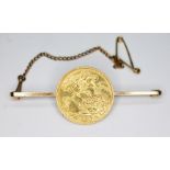 An Edward VII 1907 half sovereign brooch, the mount hallmarked 9ct gold, gross wt. 6.4g.