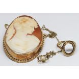 A mixed lot 9ct gold comprising a mounted shell cameo brooch, a pendant on chain and a ring, gross