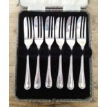 A cased set of silver cake forks, Viners, Sheffield 1956, wt. 3.3ozt.