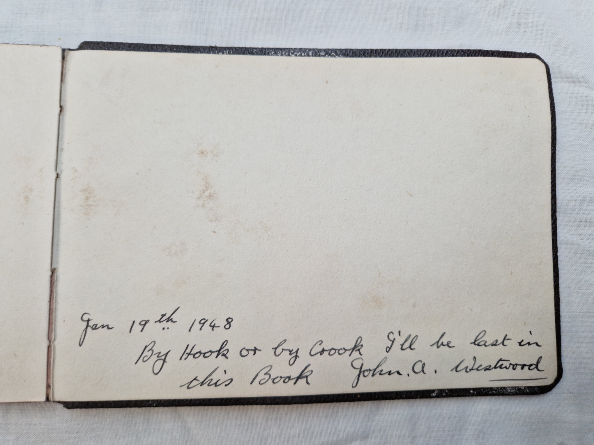 An autograph book with a number of pictures signed by post war golfers - Image 2 of 21