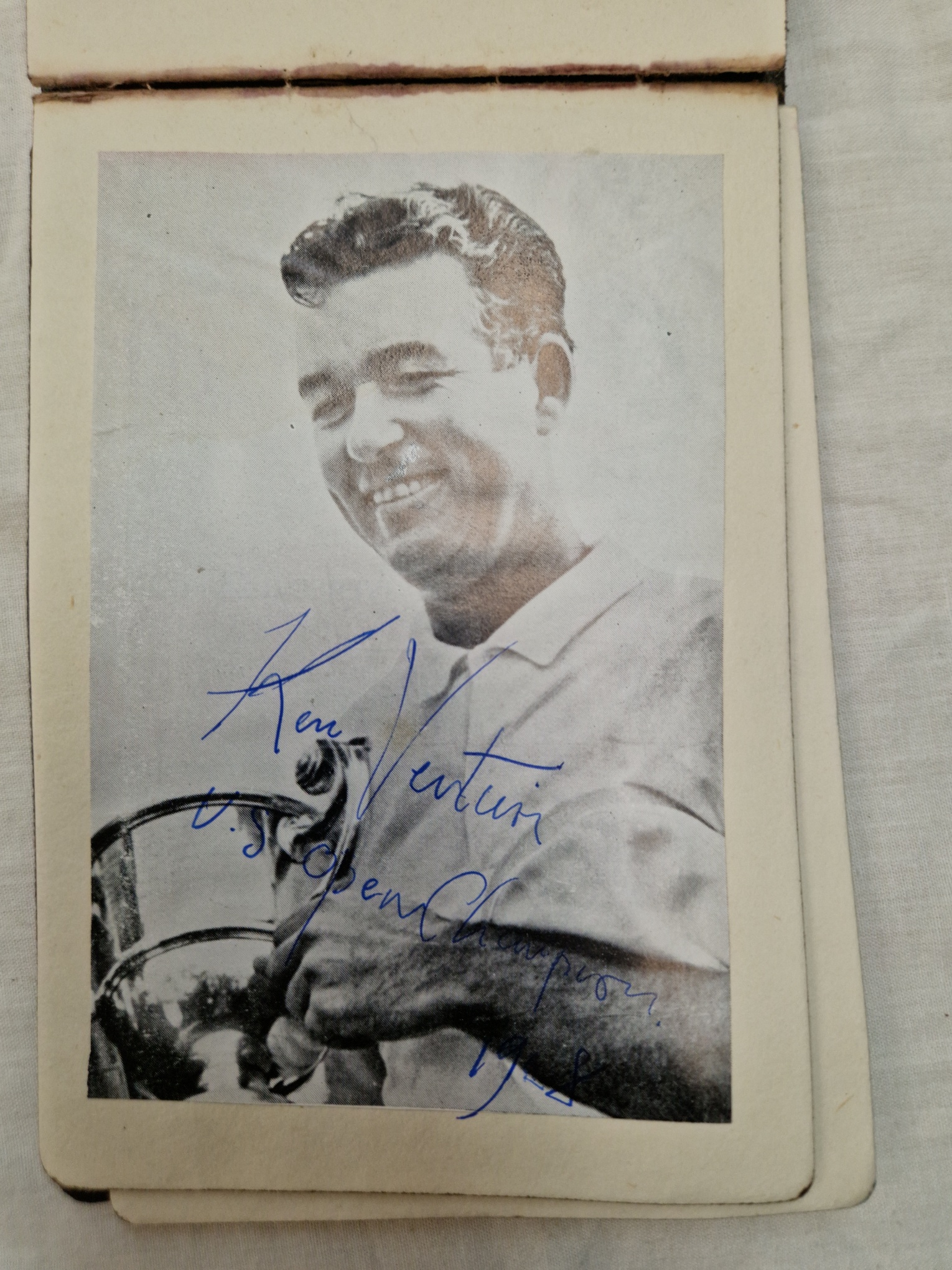 An autograph book with a number of pictures signed by post war golfers - Image 14 of 21