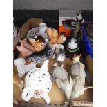 A box of animal ornaments including Sylvac