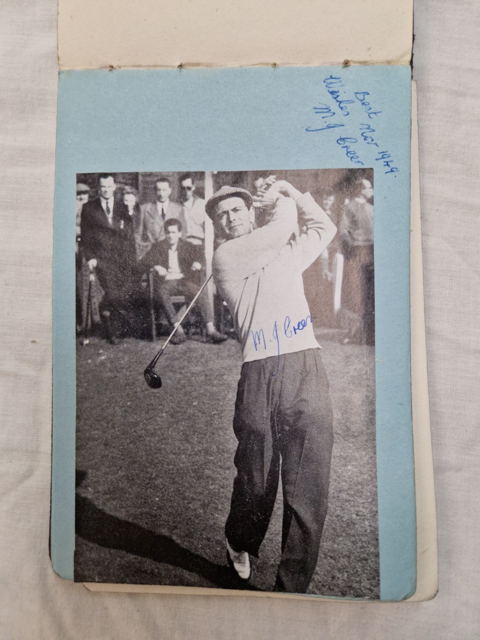 An autograph book with a number of pictures signed by post war golfers - Image 7 of 21