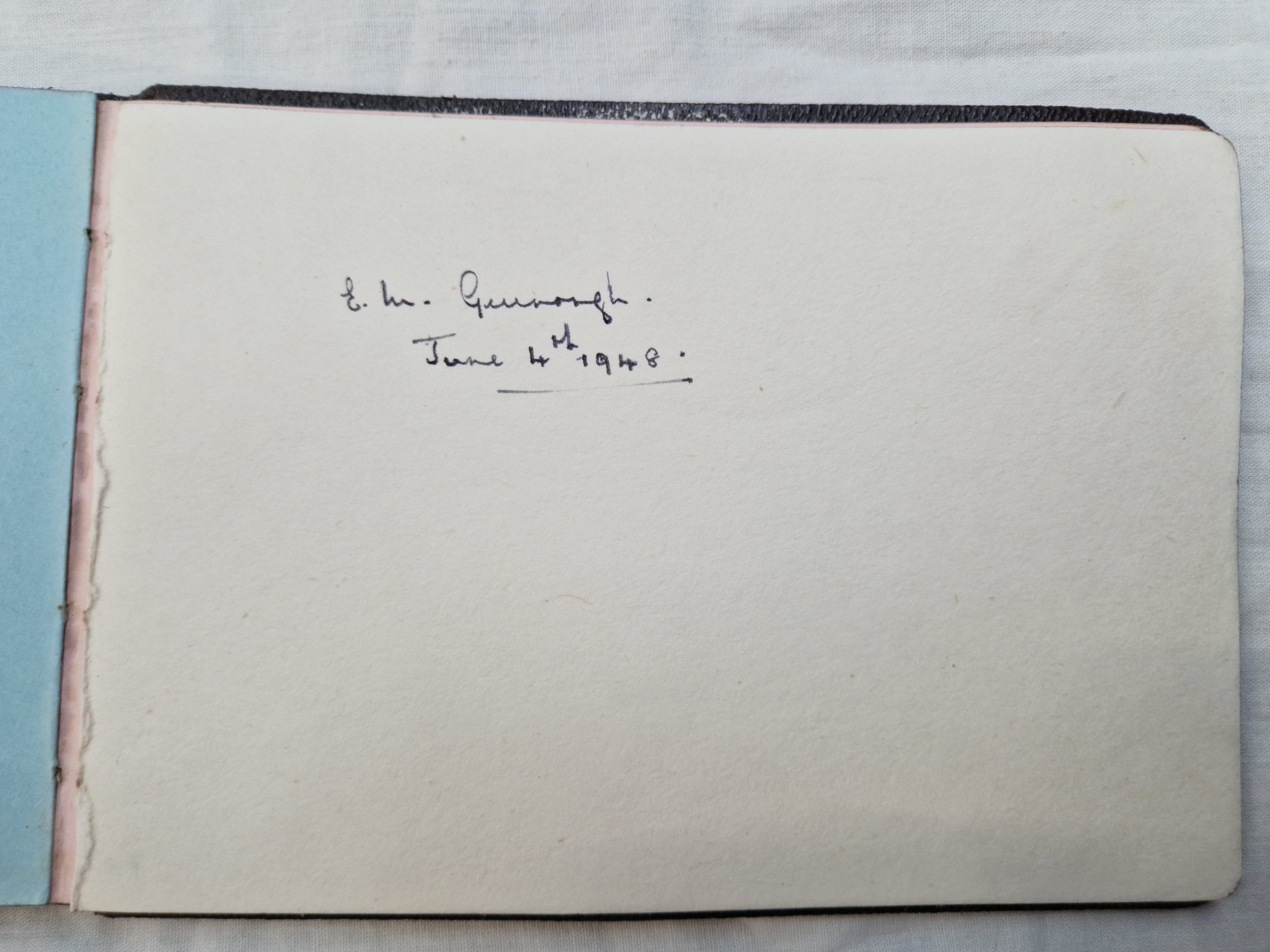An autograph book with a number of pictures signed by post war golfers - Image 19 of 21