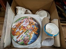 Various items of commemorative china together with two Teddy Bear collectors plates by Carol Lawson.