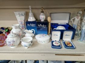 9 pieces of Aynsley 'Little Sweetheart' china (some boxed) and two Aynsley brooches.