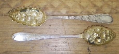 A pair of Irish silver "Berry" spoons, length 23cm, wt. 4.2ozt.