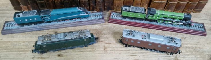 Two electric locomotives comprising a Roco & a Fleischmann, together with 2 model trains on plynths.