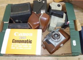 A box of assorted vintage cameras to include a Kodak brownie flash II, Agfa, Polaroid, vest pocket