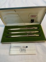 Cross pen set in green case