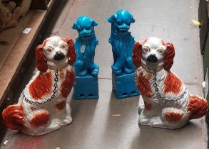 2 Staffordshire ceramic dogs, a pair of blue ceramic Dogs of Fo