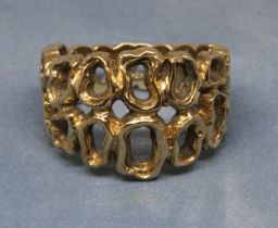 A hallmarked 9ct gold brutalist style ring, weight 5.8g, size J.