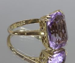 A hallmarked 9ct gold amethyst ring, gross weight 3.6g, size J.