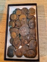 A tray of pennies to include Victorian & a 1899 crown