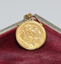 An Edward VII 1910 half sovereign, hallmarked 9ct gold pendant mount, gross wt. 4.8g.