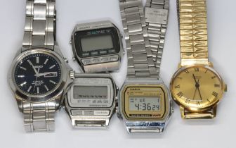 Five assorted watches comprising a Seiko Kinetic 50M, two Seiko digital watches and a Casio