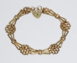 A 9ct gold bracelet, length 17cm, weight 5.2g.