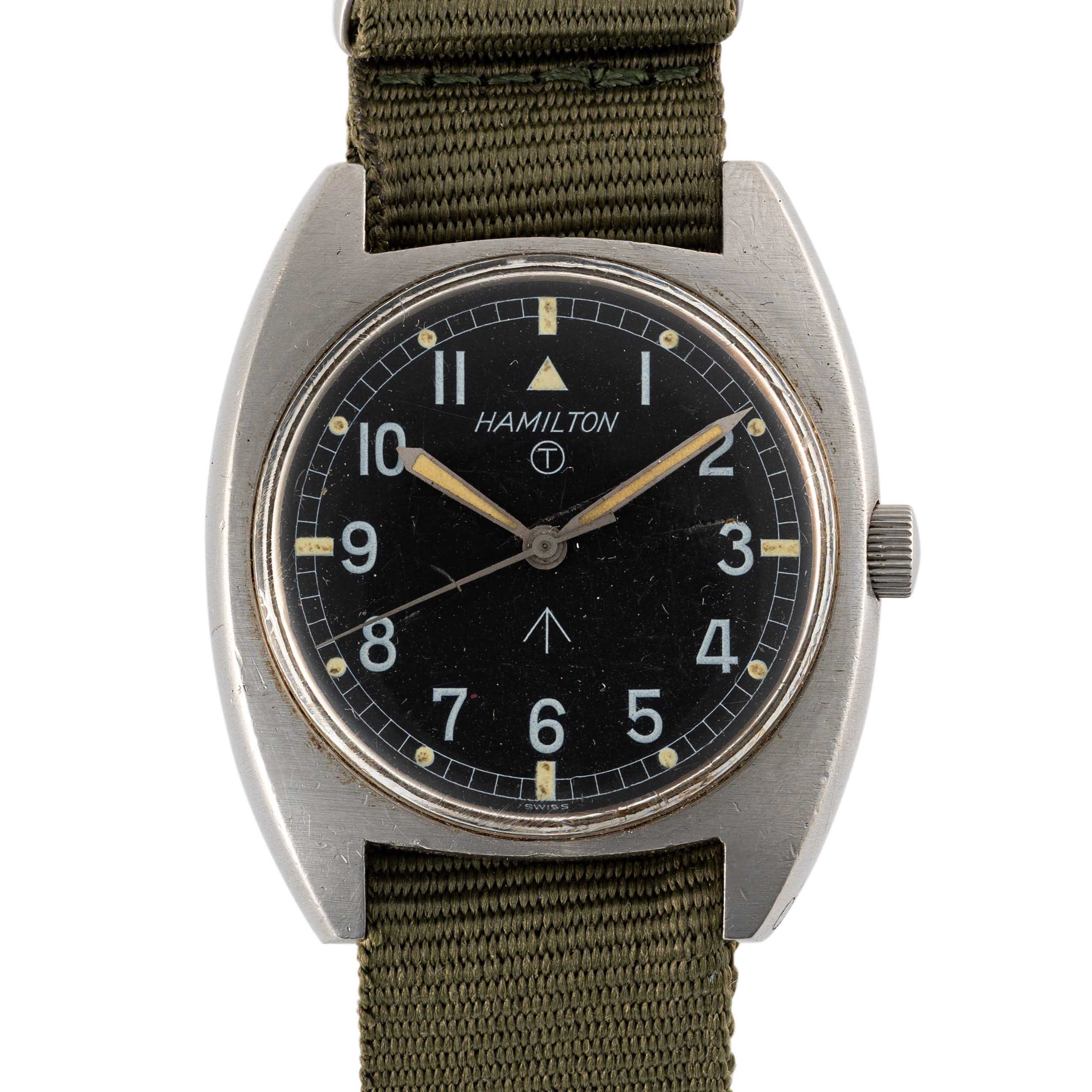 A GENTLEMAN'S STAINLESS STEEL BRITISH MILITARY HAMILTON WRIST WATCH DATED 1973, ISSUED TO THE ARMY