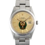 A RARE GENTLEMAN'S SIZE STAINLESS STEEL ROLEX OYSTER PERPETUAL DATE BRACELET WATCH CIRCA 1985,