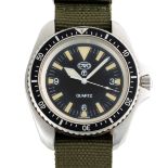 A GENTLEMAN'S STAINLESS STEEL BRITISH MILITARY CWC ROYAL NAVY DIVERS WRIST WATCH DATED 1997
