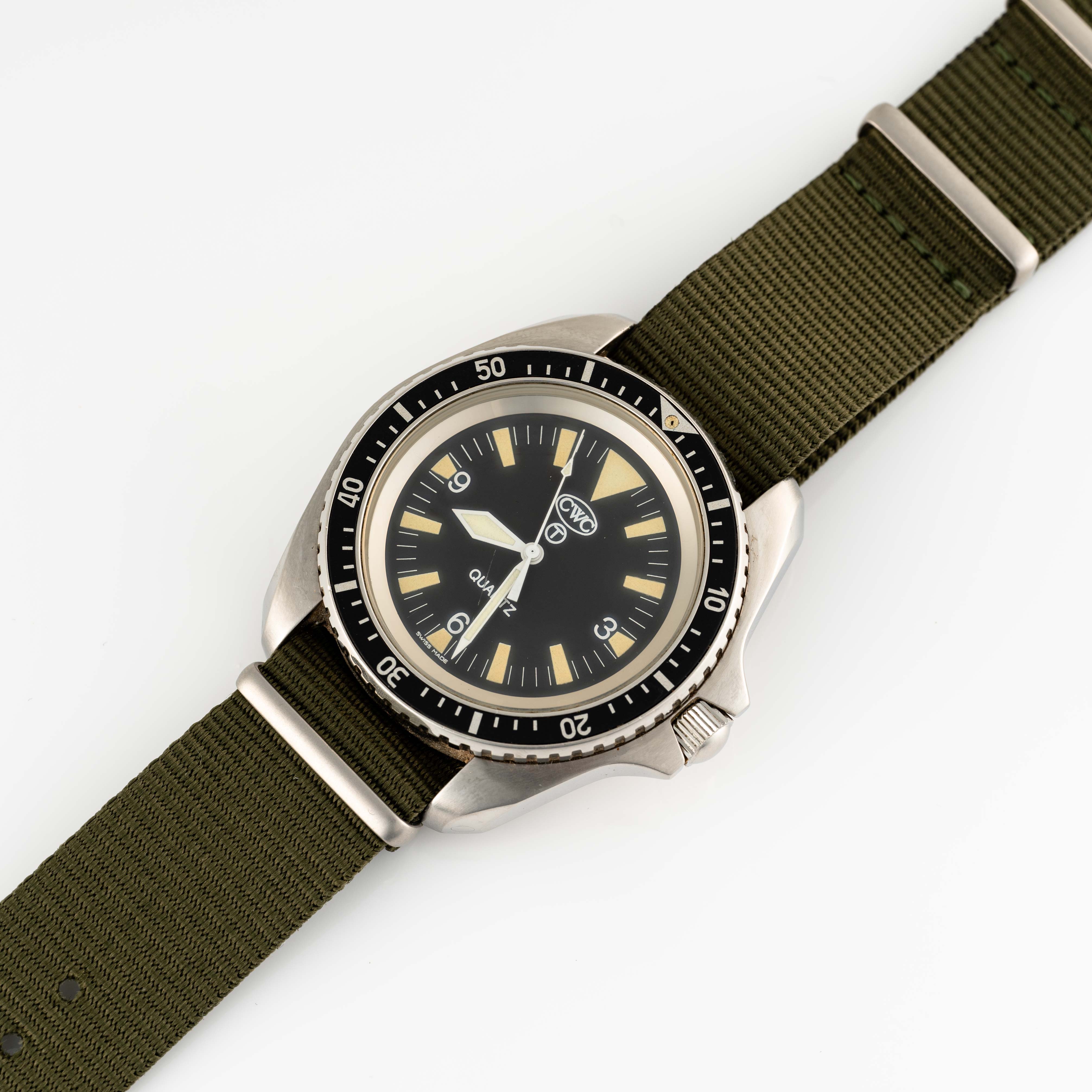 A GENTLEMAN'S STAINLESS STEEL BRITISH MILITARY CWC ROYAL NAVY DIVERS WRIST WATCH DATED 1997 - Image 7 of 7