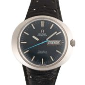 A GENTLEMAN'S SIZE STAINLESS STEEL OMEGA GENEVE DYNAMIC AUTOMATIC DAY DATE WRIST WATCH CIRCA 1970s